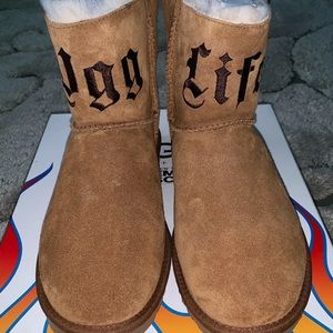 UGG